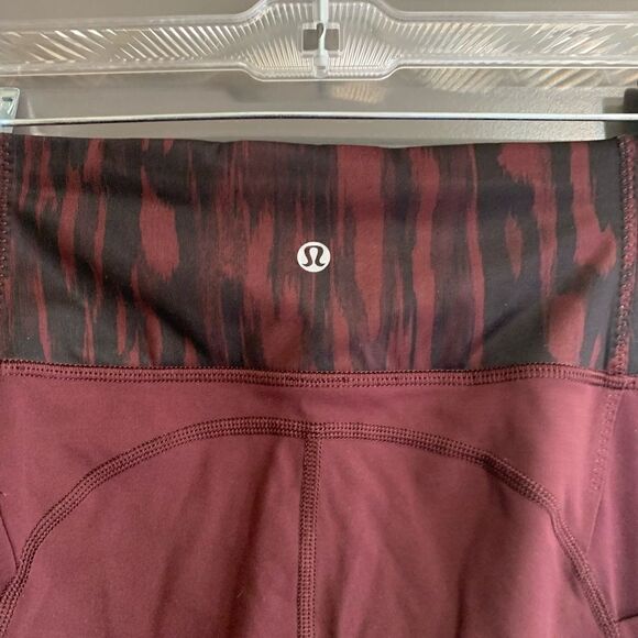 Lululemon Toasty Tech Tight Bordeaux Drama Painted Animal Design Size 8 - Picture 6 of 6